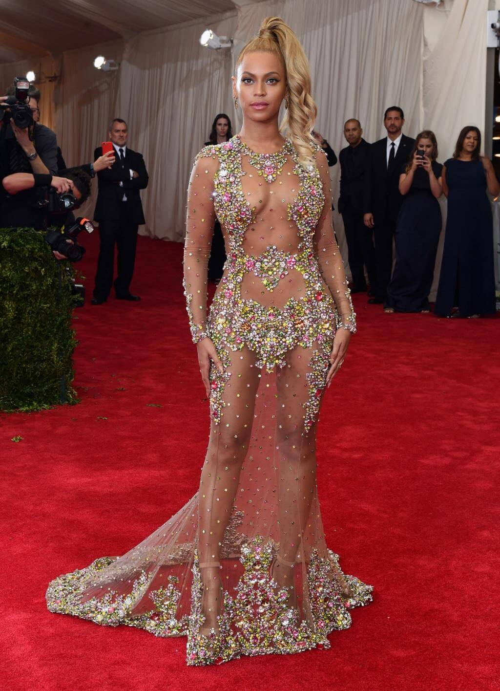 Ideas On What To Wear Under See-through Dress And Not To Expose Everything Ideas On What To Wear Under See-through Dress And Not To Expose Everything